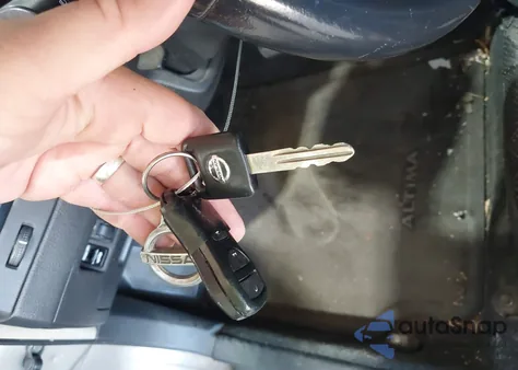 2005 Nissan Altima 2.5 S из США, поврежденный, VIN 1N4AL11D35C184719